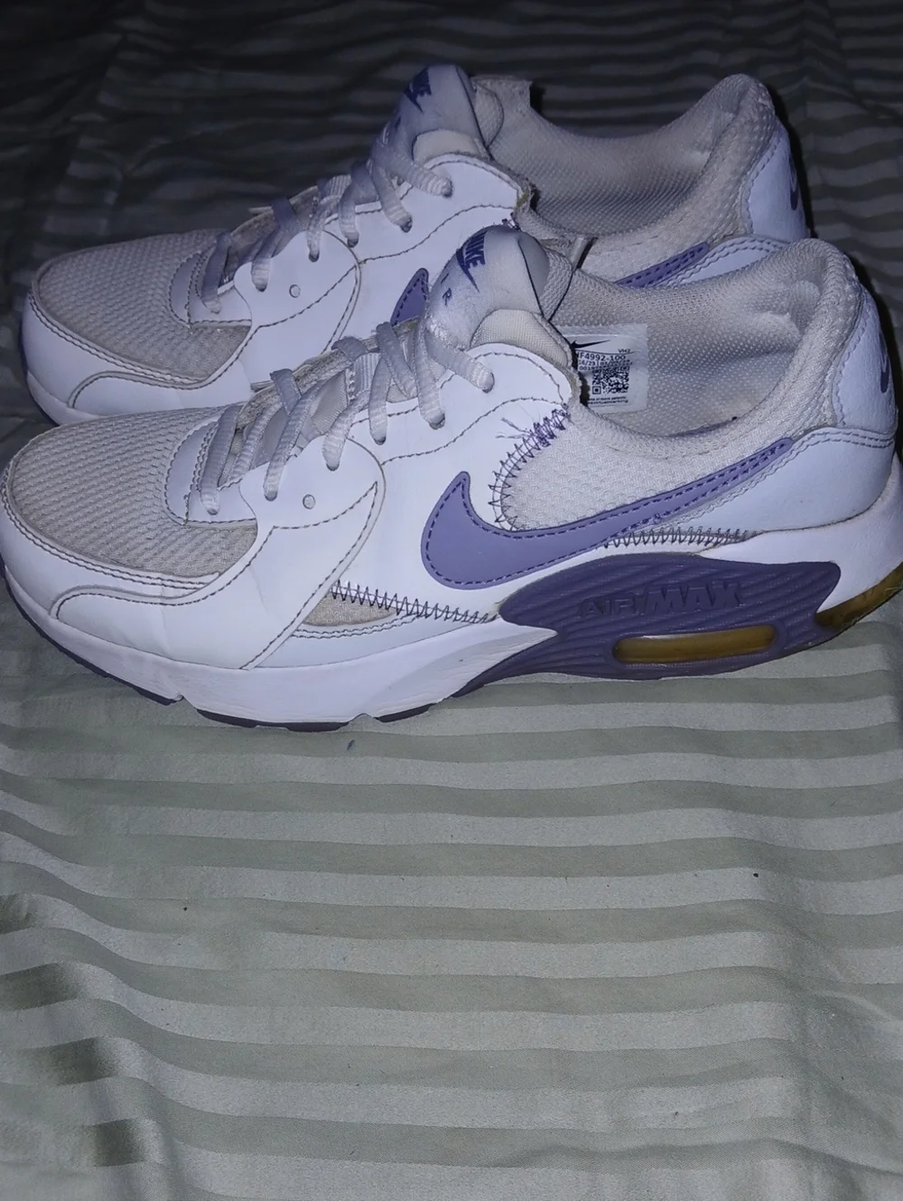 Nike Women’s White and Lavender Air Max Sneakers Sz: 7